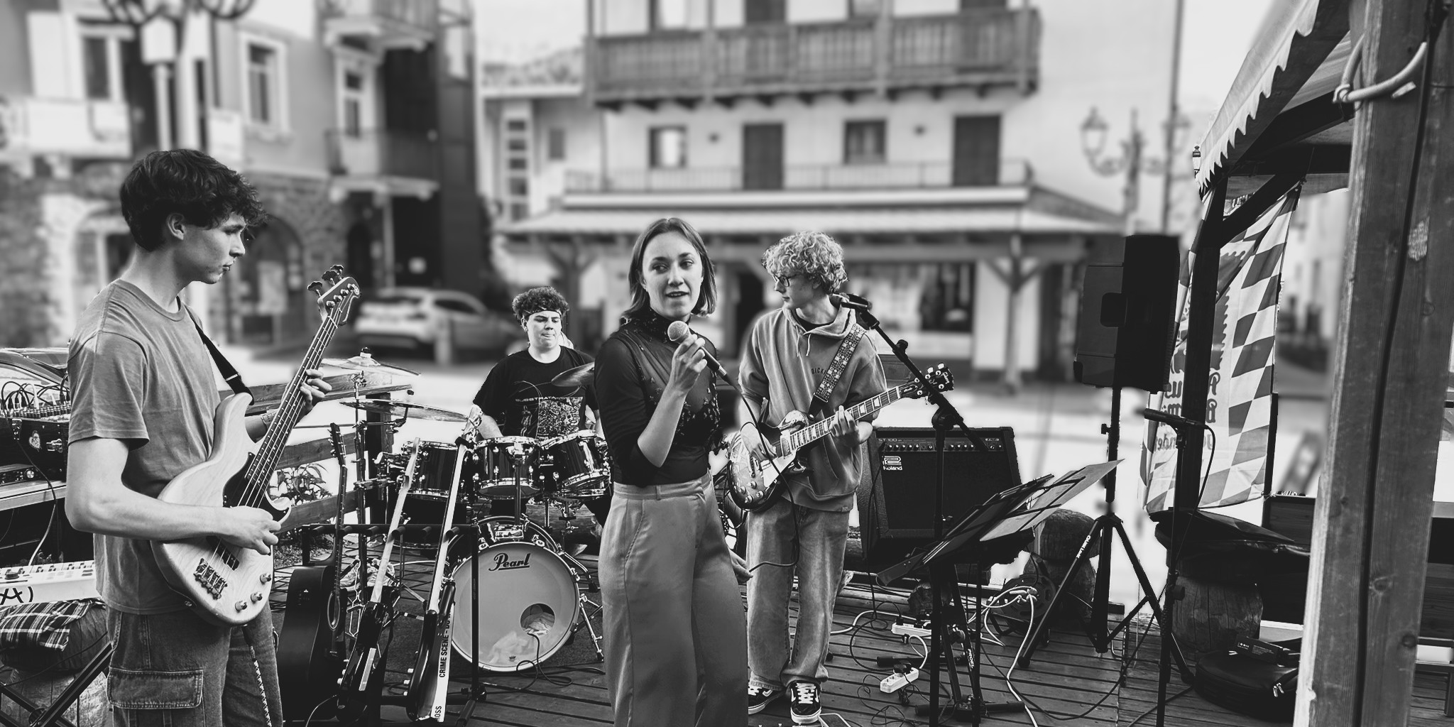 FROM THE HIVE: PARTY & LIVE AL BAR GENZIANELLA!